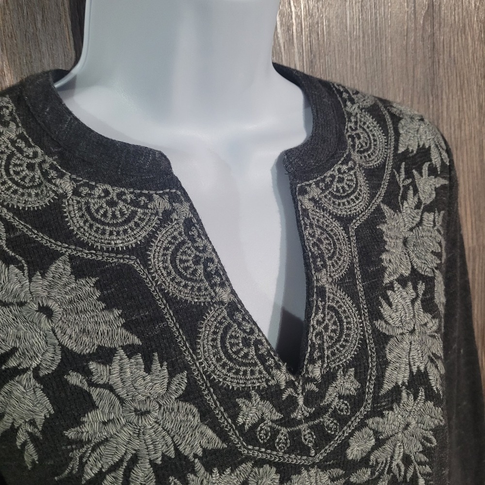 J Jill Embroidered Knit Tunic Top Sz XS Gray Split Neck Boho Neutral Long Slv - Picture 3 of 12